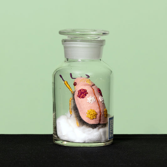 水島ひね作品(120) 昆虫 コガネムシ PINK