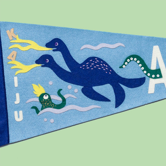 水島ひね作品(129) 怪獣ペナント TWINSIE BLUE