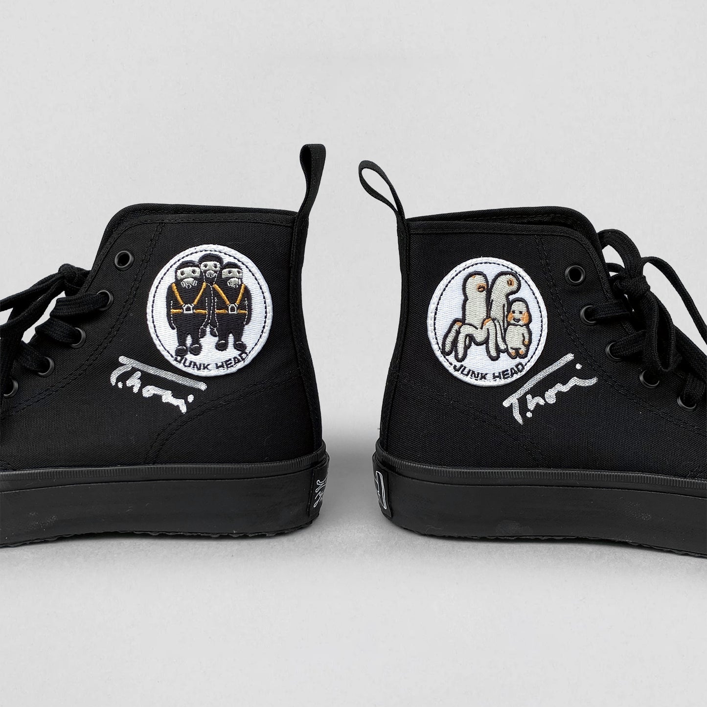 High cut shoes with patches (JUNK HEAD)