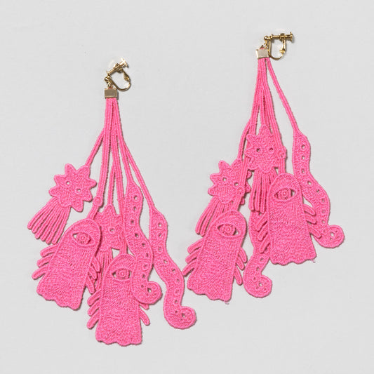 ピンクのレースのピアス・イヤリング(ダブル)