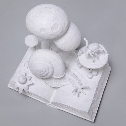 小島秋彦作品35 探し物をしているカタツムリ