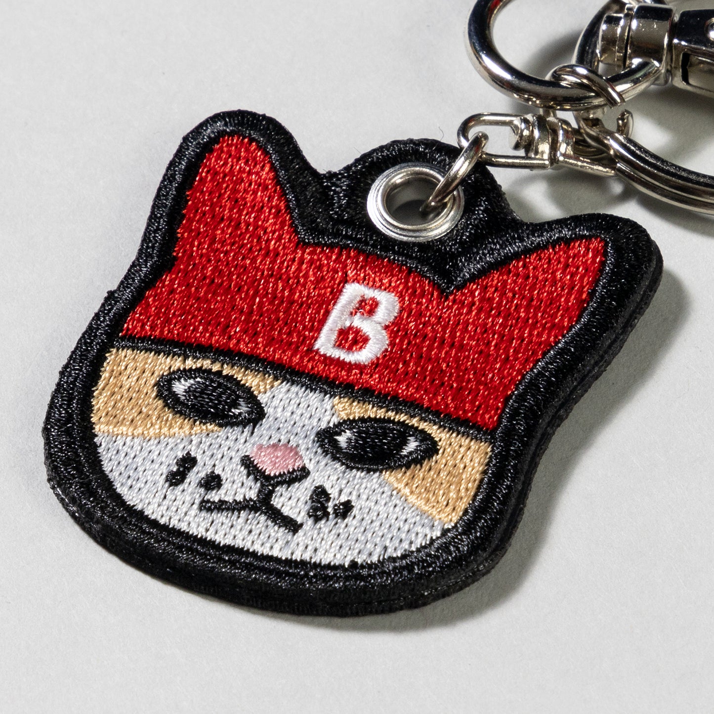 刺繍キーホルダー ぼうしねこ