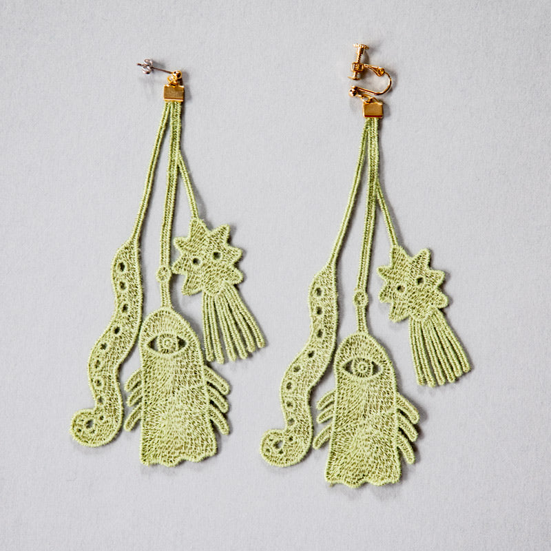 One ear green lace Earrings・Clip on earring