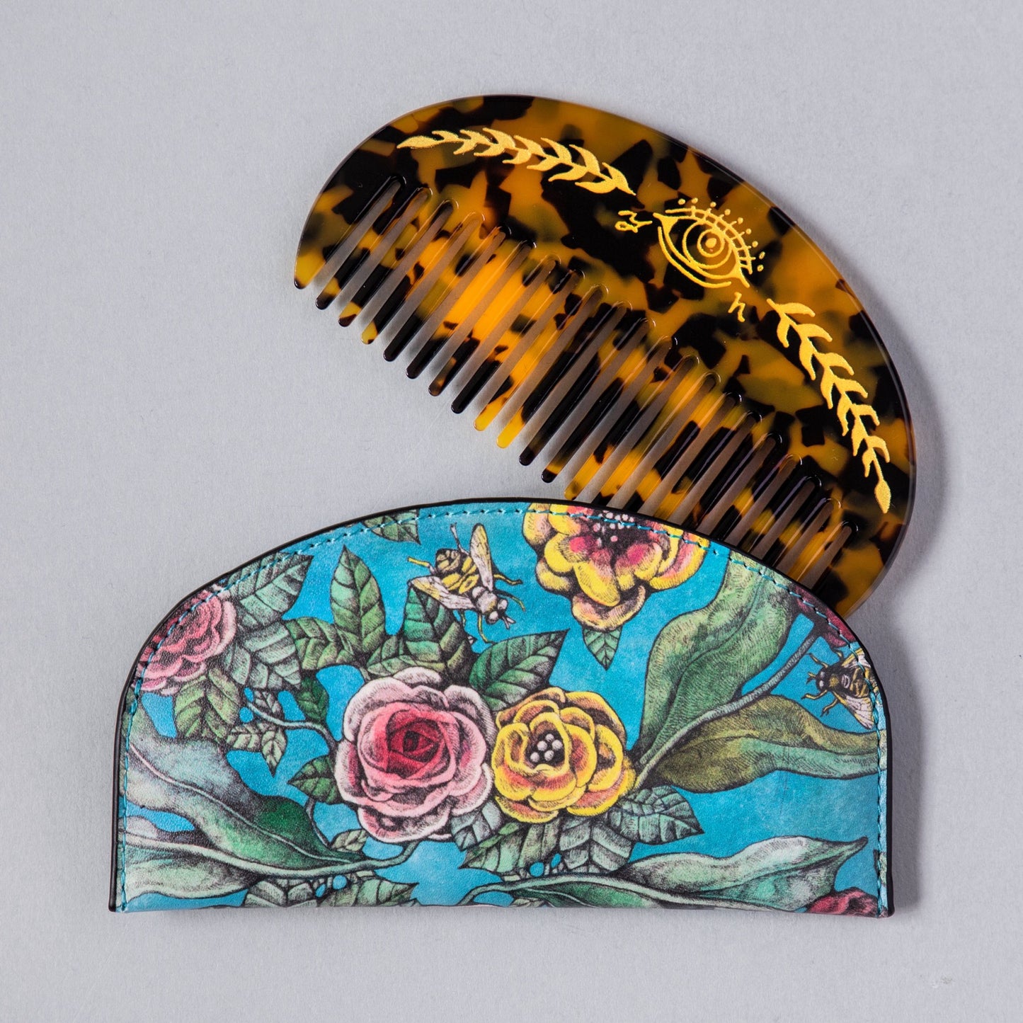 Brown comb with case