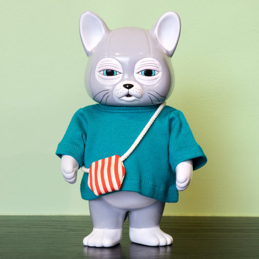 Nyanko's T-shirt and favorite purse