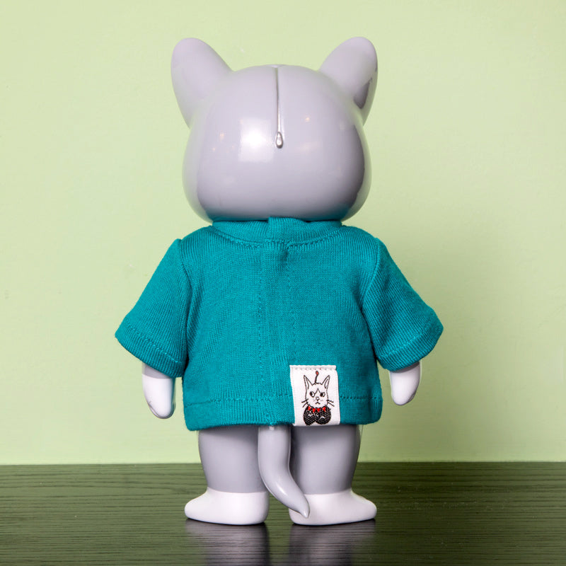 ニャンコのTシャツと愛用ポシェット