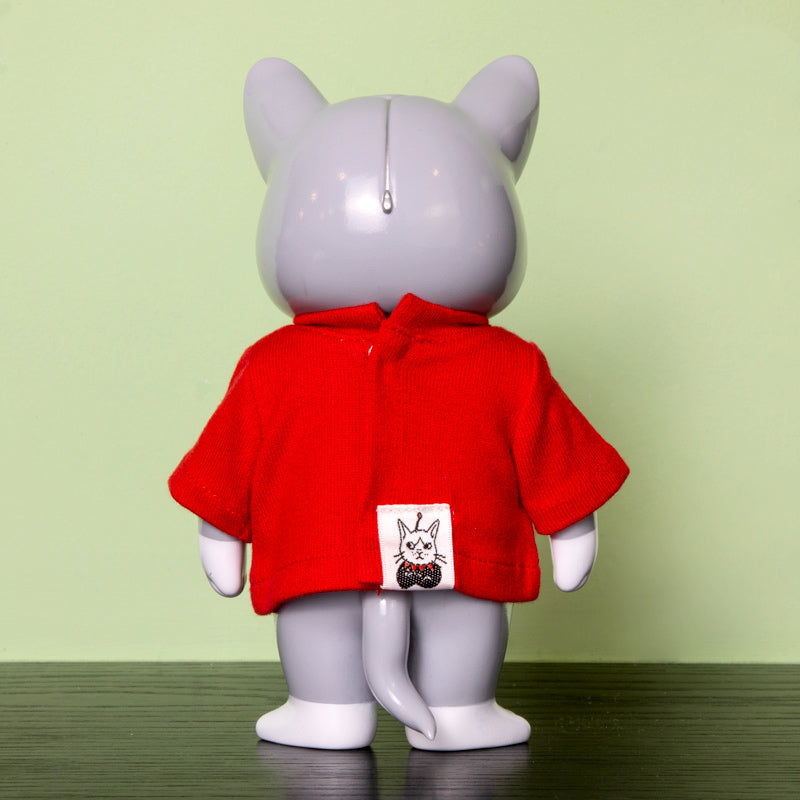 ニャンコのTシャツと愛用ポシェット