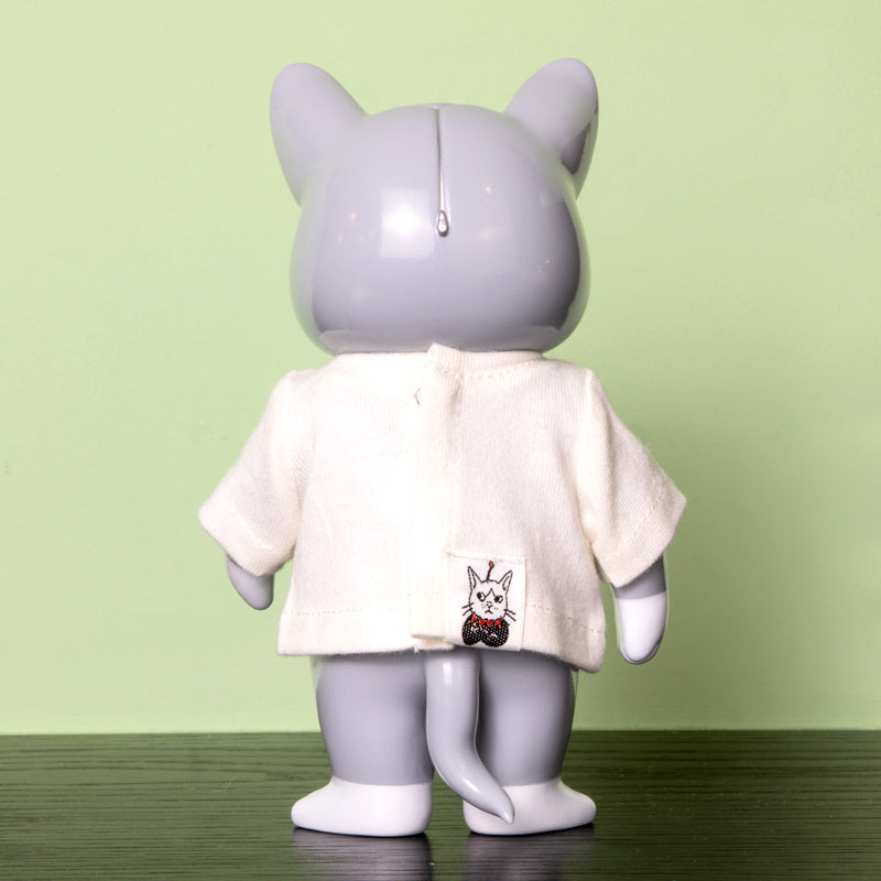 ニャンコのTシャツと愛用ポシェット