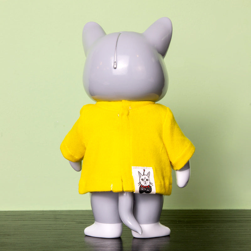 ニャンコのTシャツと愛用ポシェット