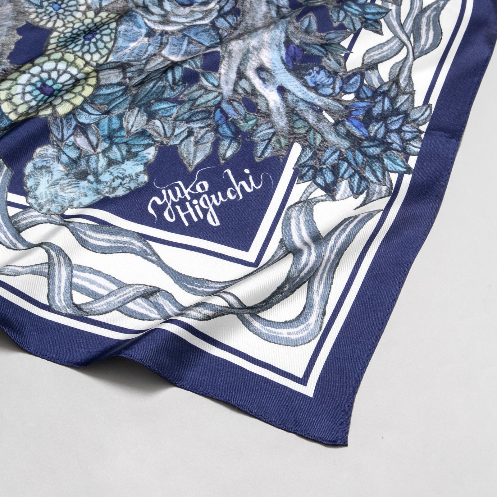 【新品・非売品】2024 パリオリンピック オフィシャルホスピタリティ　スカーフ BAILA11月号掲載】Ratti ヴィンテージペイズリープリント