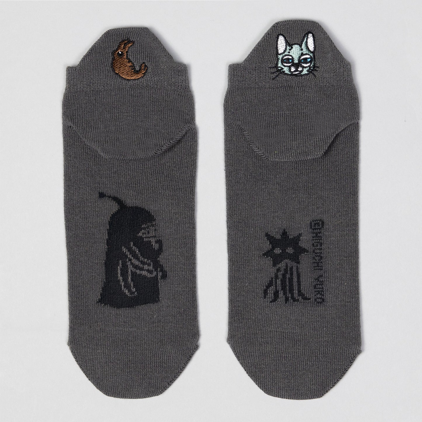 短い靴下　ニャンコとアノマロ