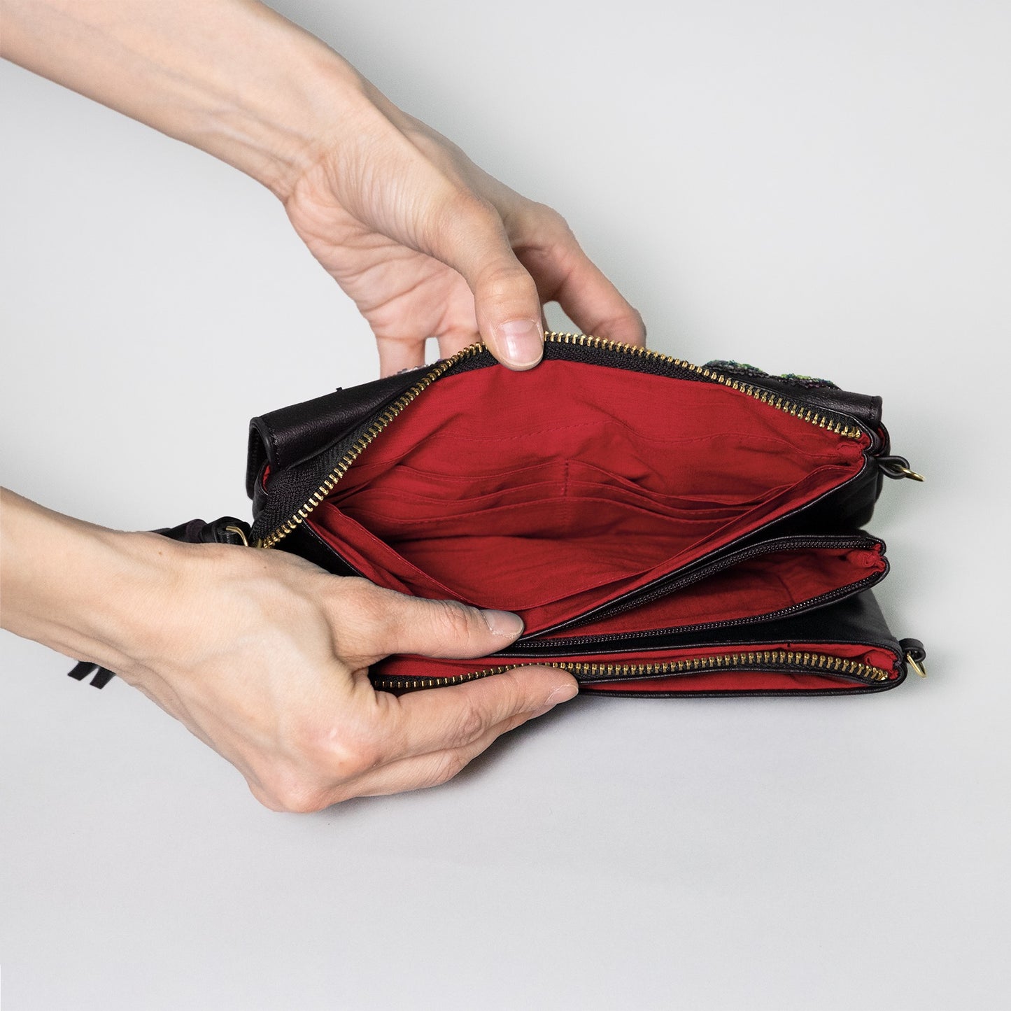 お財布バッグ　GUSTAVE（BK)