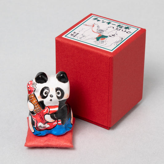 作品C-1　チャンキー松本　ギターパンダくん