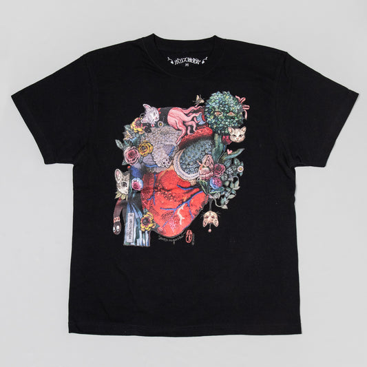 Tシャツ　人形にいのちふきこむ神秘的なちから