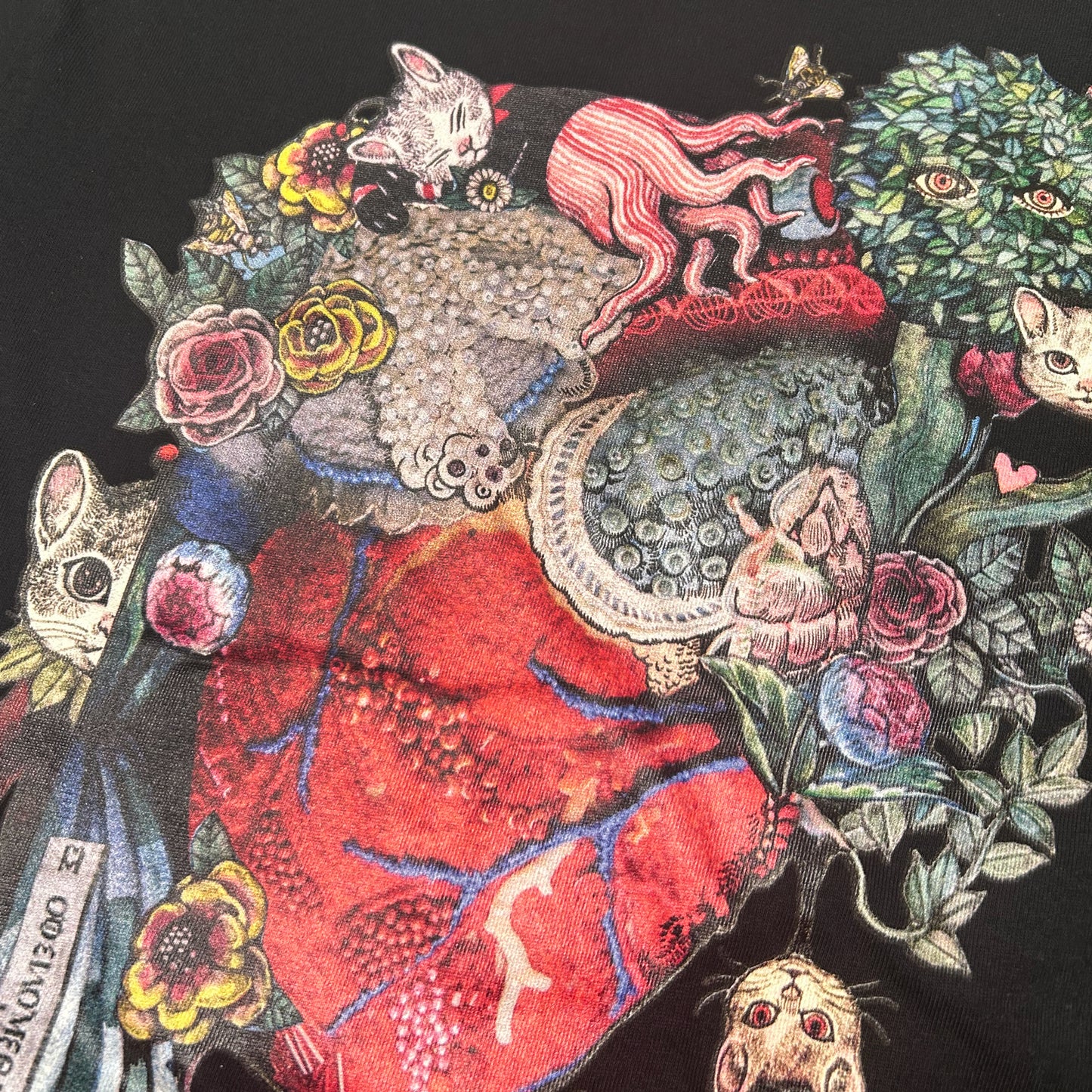 Tシャツ　人形にいのちふきこむ神秘的なちから