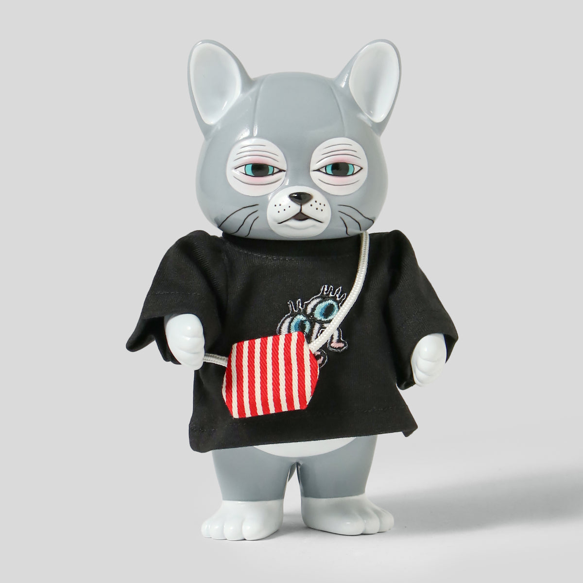 ニャンコのTシャツ（BK）と愛用ポシェット