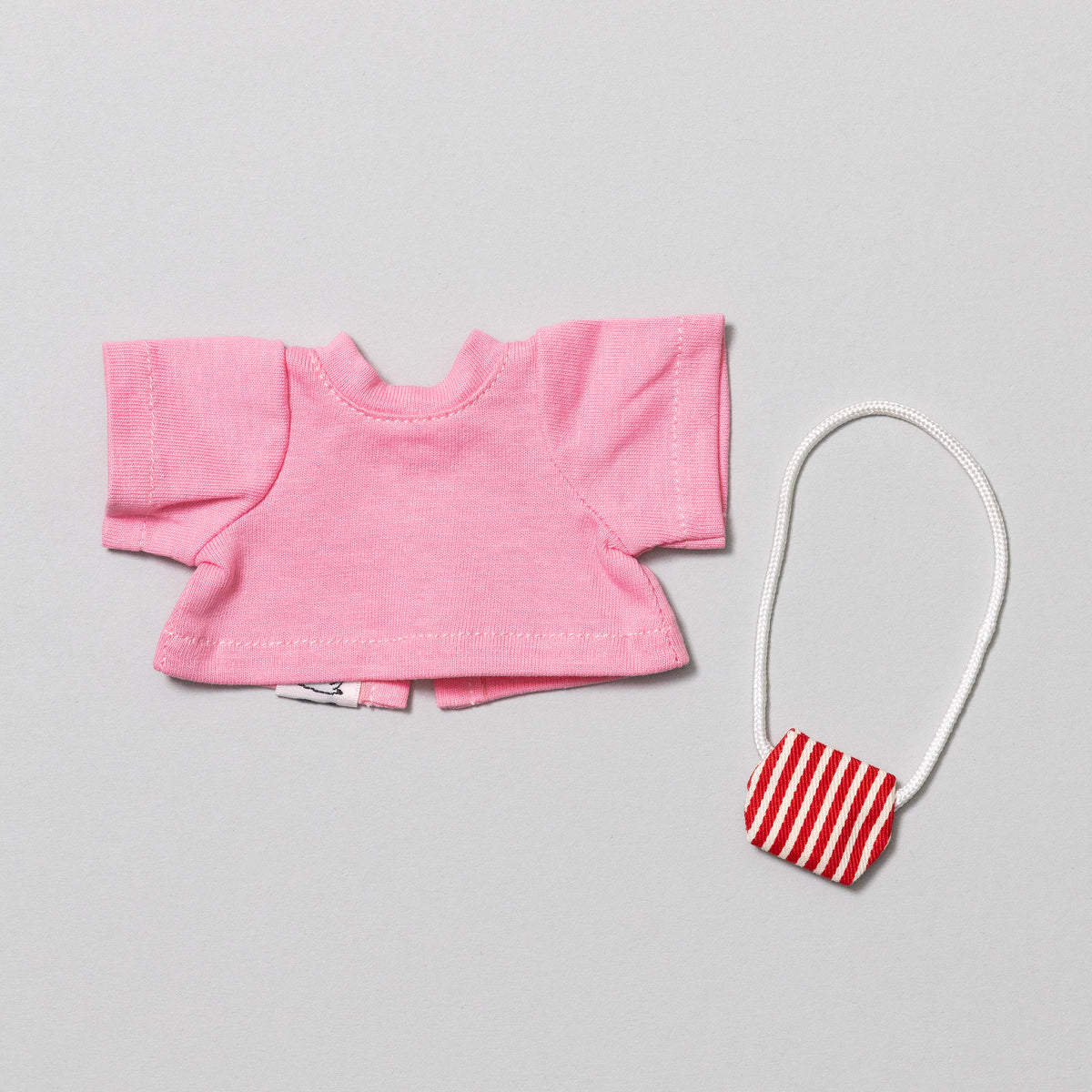 ニャンコのTシャツ（PK）と愛用ポシェット