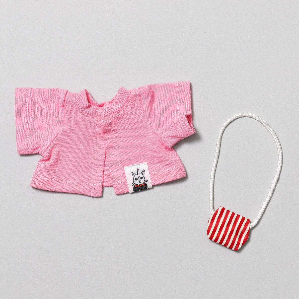 ニャンコのTシャツ（PK）と愛用ポシェット