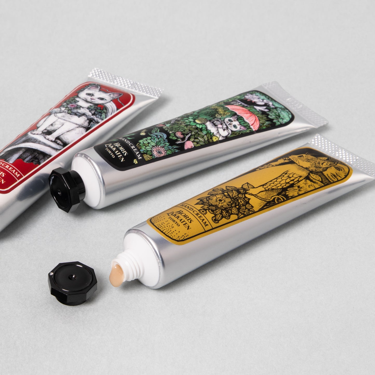 ハンドクリーム＆ポーチセット　いぬとねこ