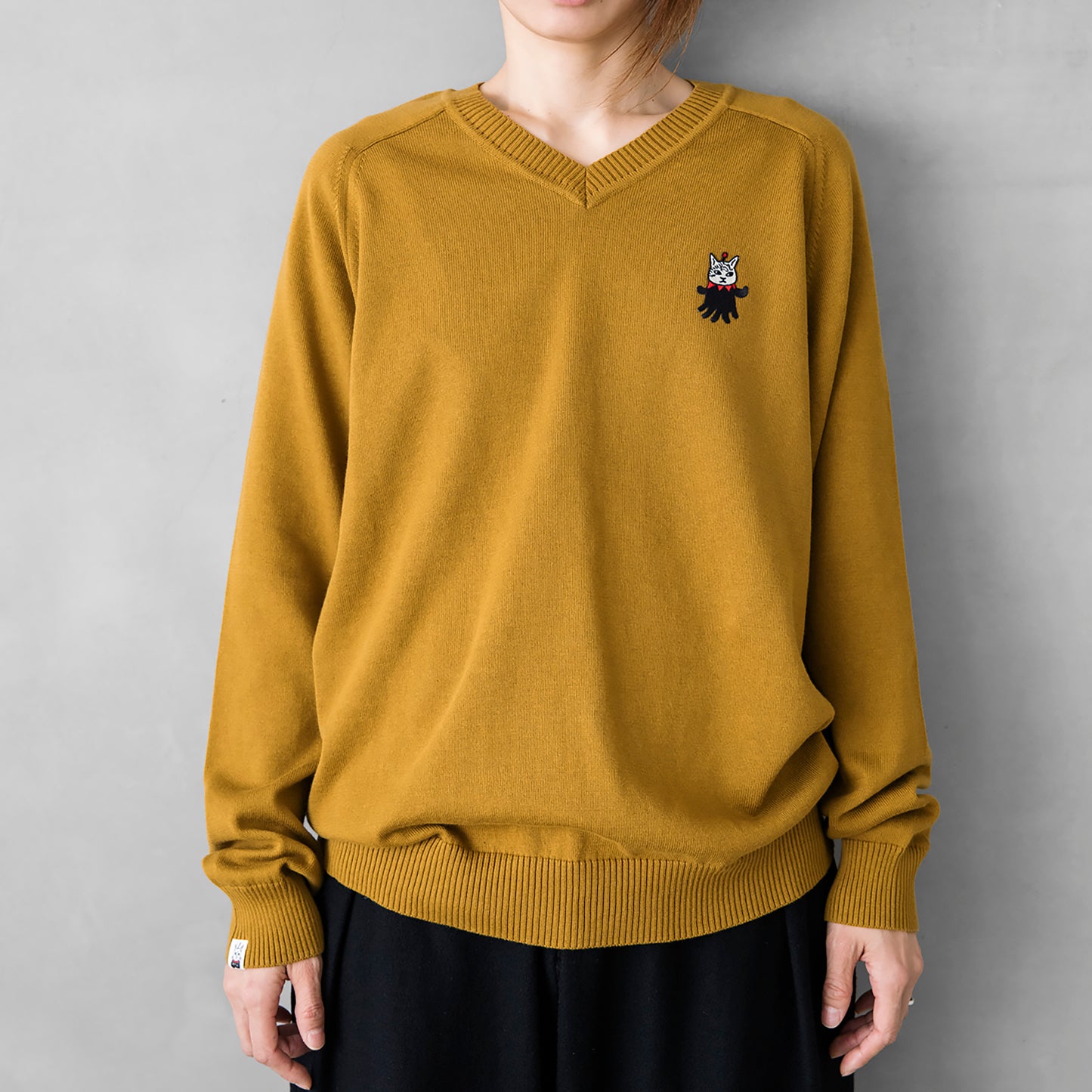 [Items to be matched (patch sold separately)] V-neck sweater, patch: 1 left chest