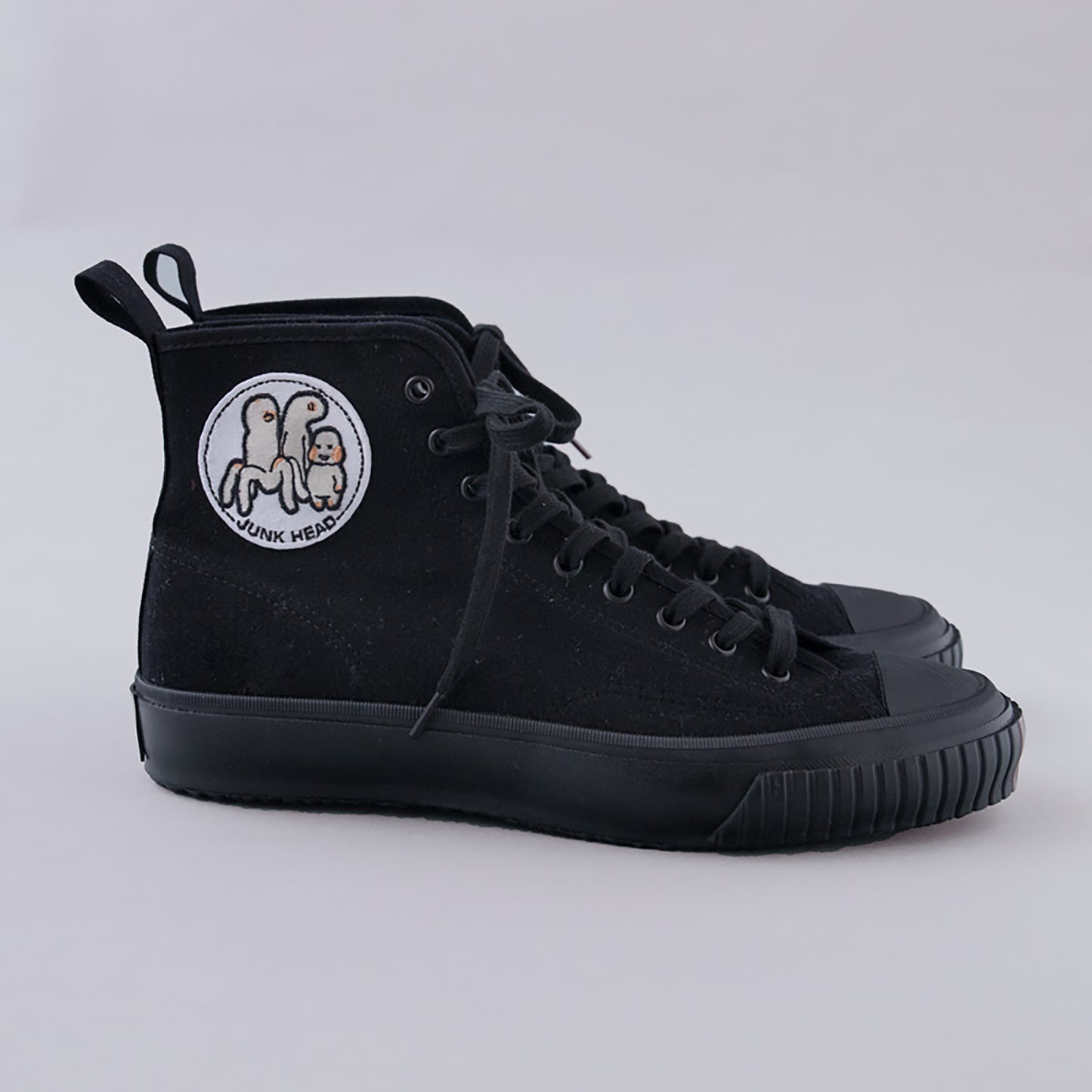 High cut shoes with patches (JUNK HEAD)